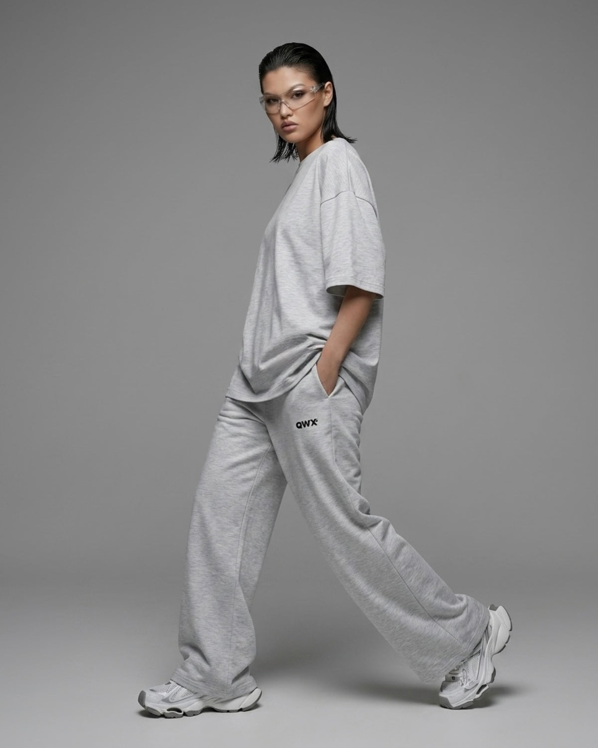 2-Piece Women Set: Urban T-Shirt + Wide-Leg Sweatpants - Melange Grey