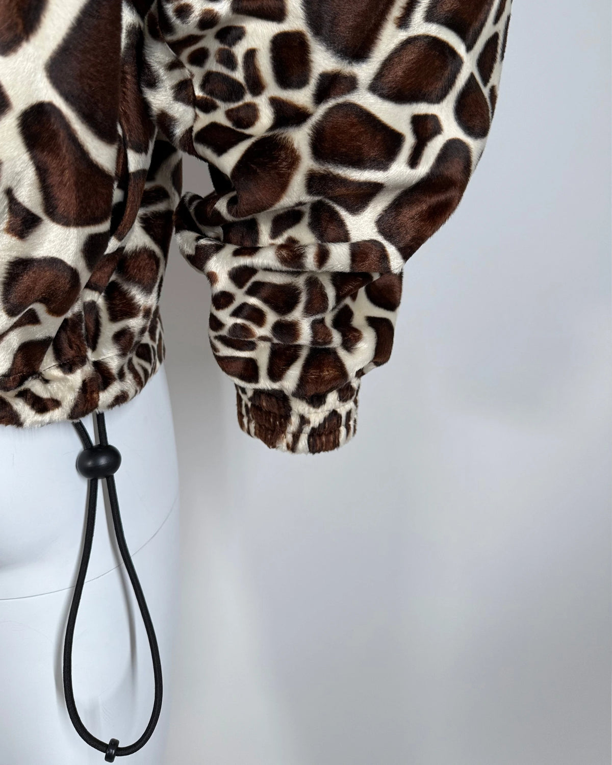 2-teiliges Damen-Set: Savannah Giraffe – Jacke + Shorts