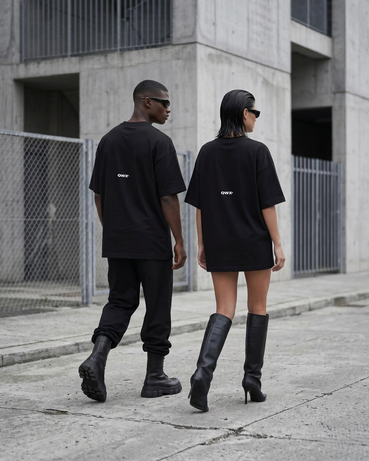 CAMISETA LA ARQUITECTURA DE DIOS – NEGRO