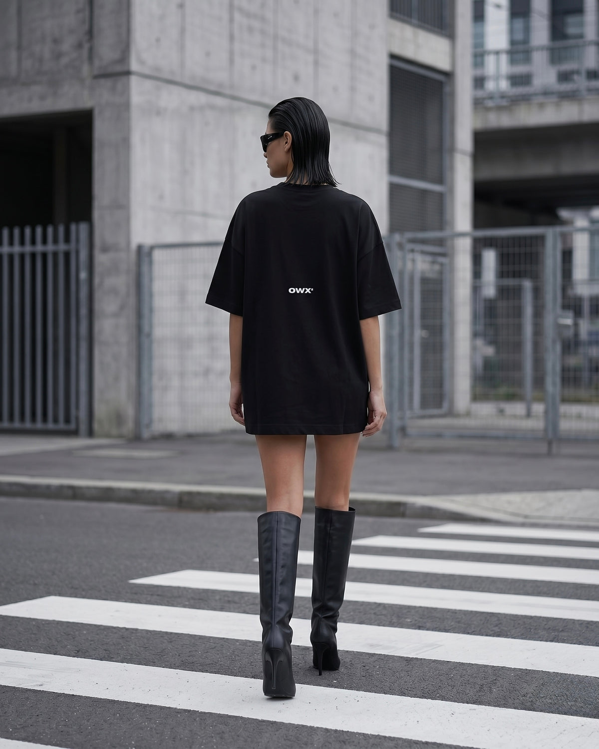 CAMISETA LA ARQUITECTURA DE DIOS – NEGRO