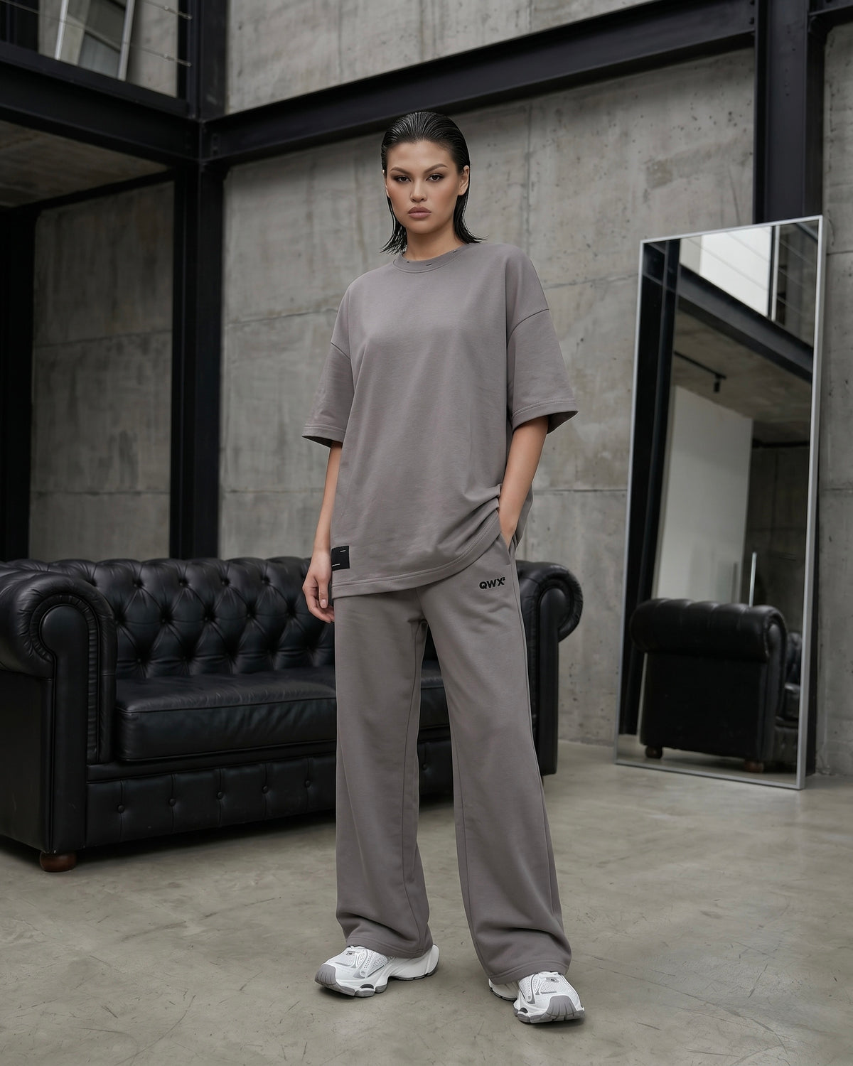 Conjunto de 2 piezas para mujer: camiseta urbana y pantalones de chándal de pierna ancha - Gris