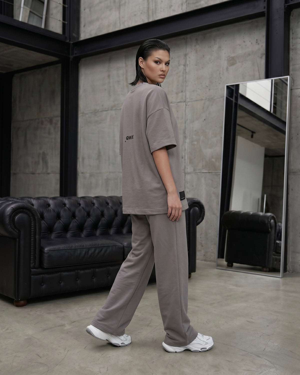 Conjunto de 2 piezas para mujer: camiseta urbana y pantalones de chándal de pierna ancha - Gris